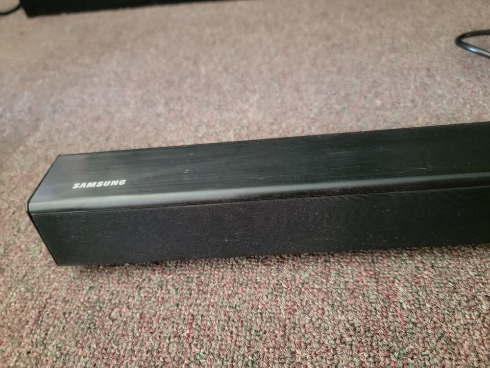 Barra de sonido Samsung Hw-hm45c 290 vatios 2.1 canales + control remoto - excelente estado Foto 3 de 4