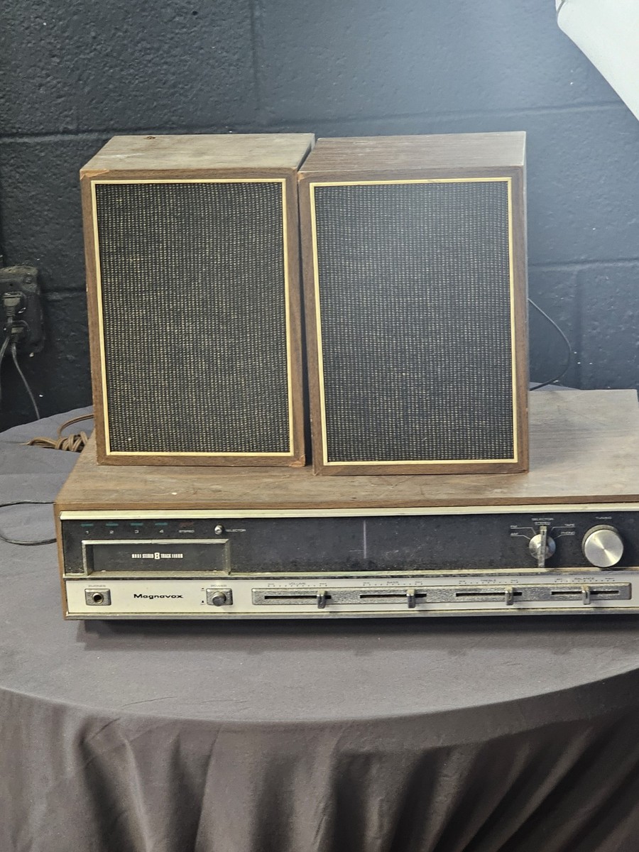 Vintage Magnavox 8 Track Player AM/FM Radio Model 1V9080 with