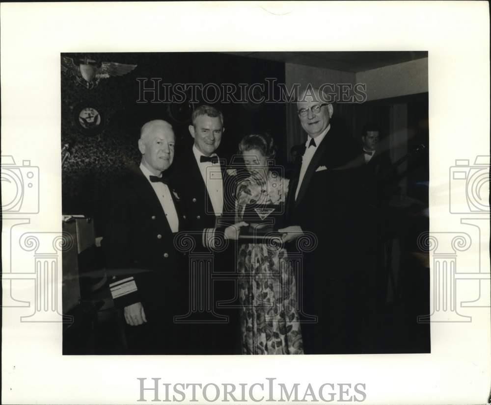 1970 Press Photo Rear Admiral Robert Macpherson Receives Plaque from Congressman