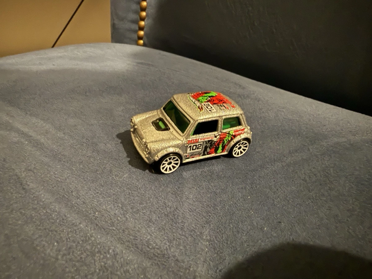 Hot Wheels 2015 – Morris Mini Van Blu, Serie Base #80/250, Scala 1:64, Edizione Limitata