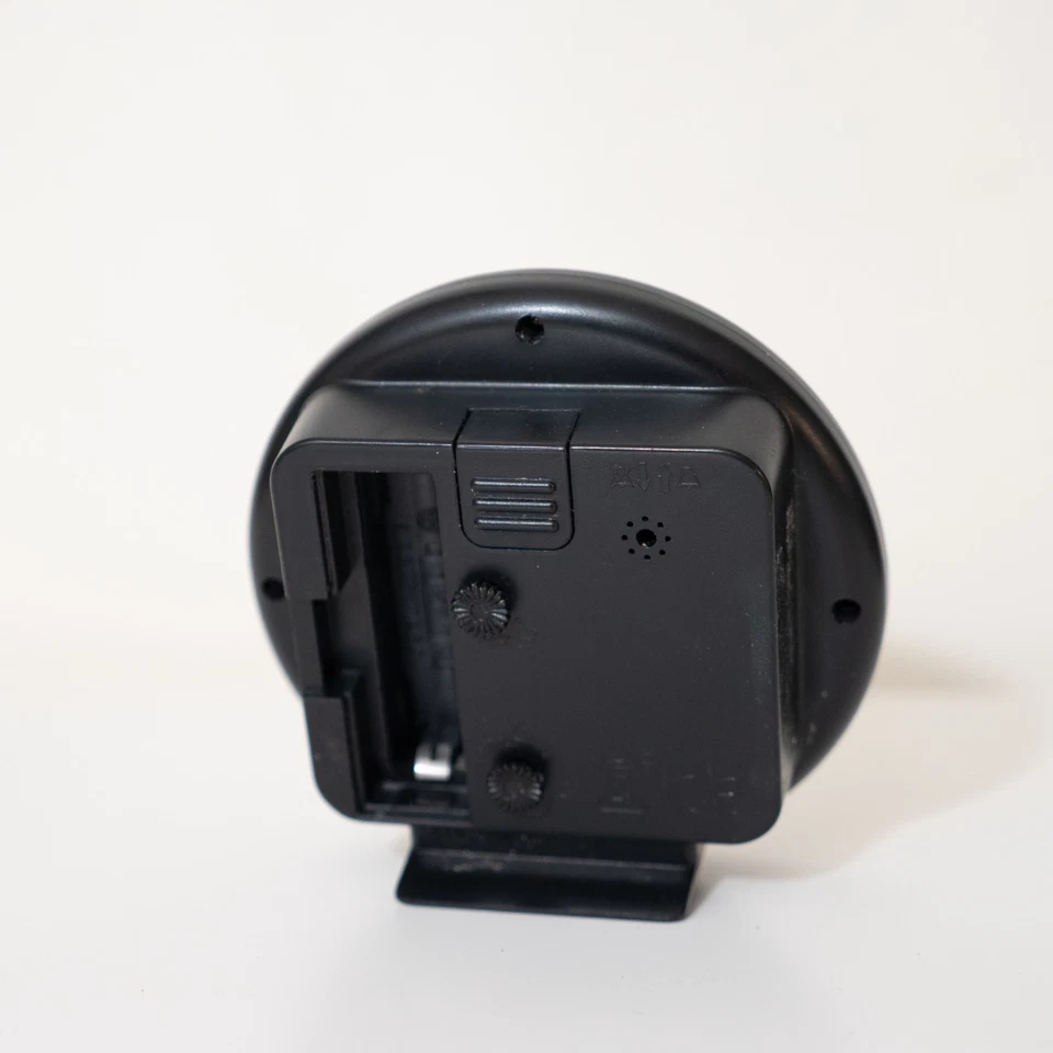 @Design Glow-in-the-dark alarm clock with thermometer, missing battery cover - Image 3 of 4