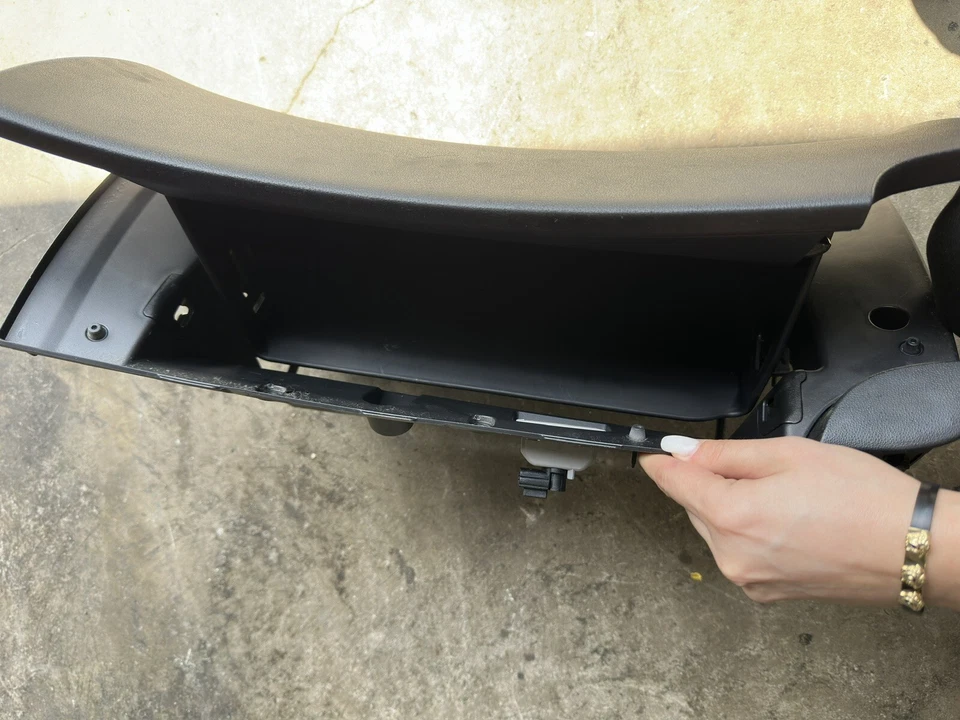 Hyundai Genesis 2013 cupé guantera compartimento de almacenamiento caja negra Foto 3 de 4