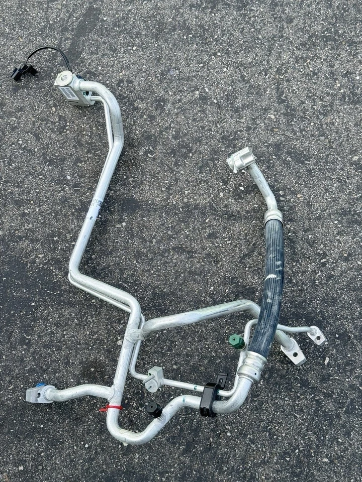 Tesla Model X 2015-2021 aire acondicionado aire acondicionado tubo manguera solenoide OEM 1046265-00-D Foto 2 de 4