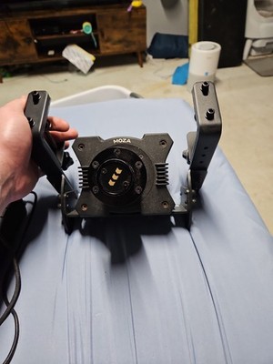 Moza R9 With Truck Sim Mount