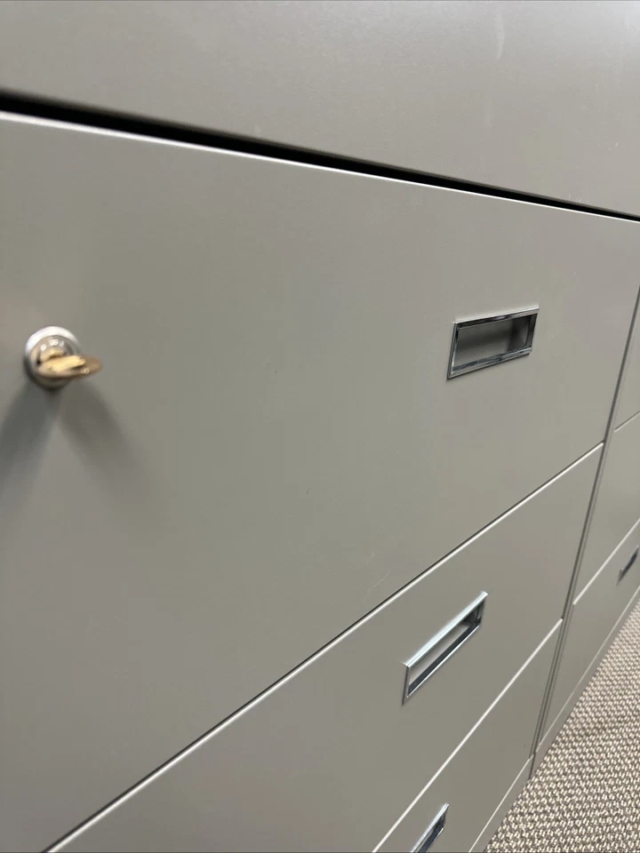 Archivo lateral Steelcase 4 cajones 36 pulgadas Foto 2 de 4