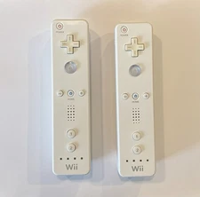 Nintendo Wii Remote - Set of 2 - FOR PARTS