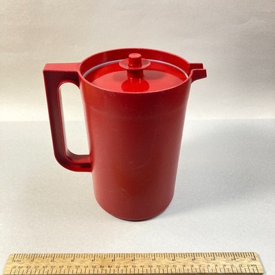Tupperware 2 Qt. Pitcher Harvest Red Sealing Push Button Lid #1676-6 USA