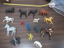 Vintage 1950s/60s lot of 12 toy soldiers Marx others knights horses cowboys