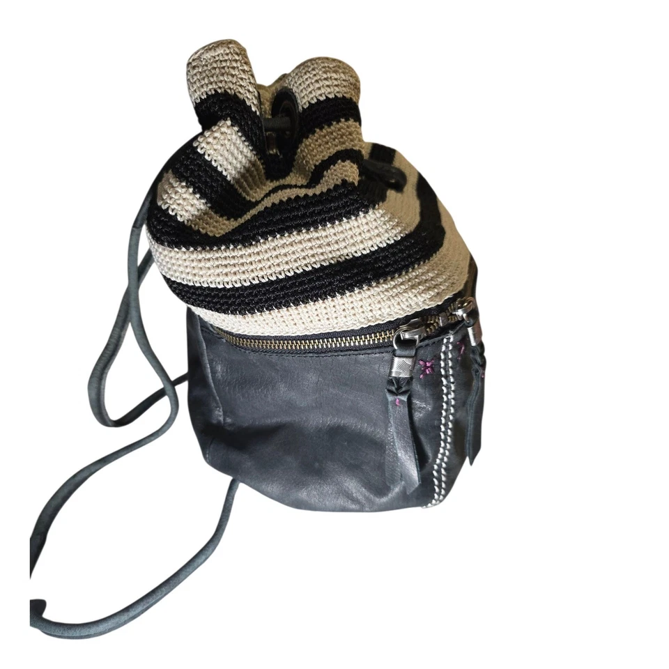 Mochila The Sak listra de crochê cordão balde couro acento pequena - Imagem 3 de 4