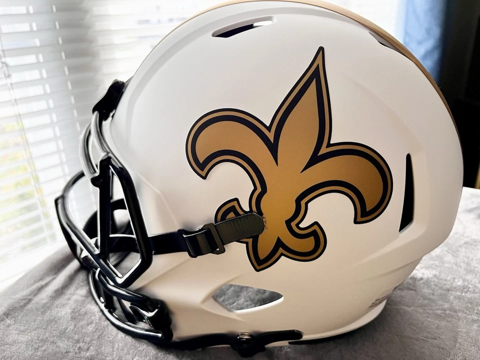 Ricky Williams Autographed Saints F / S Replica Speed Helmet - Beckett W Holo - Image 3 of 4