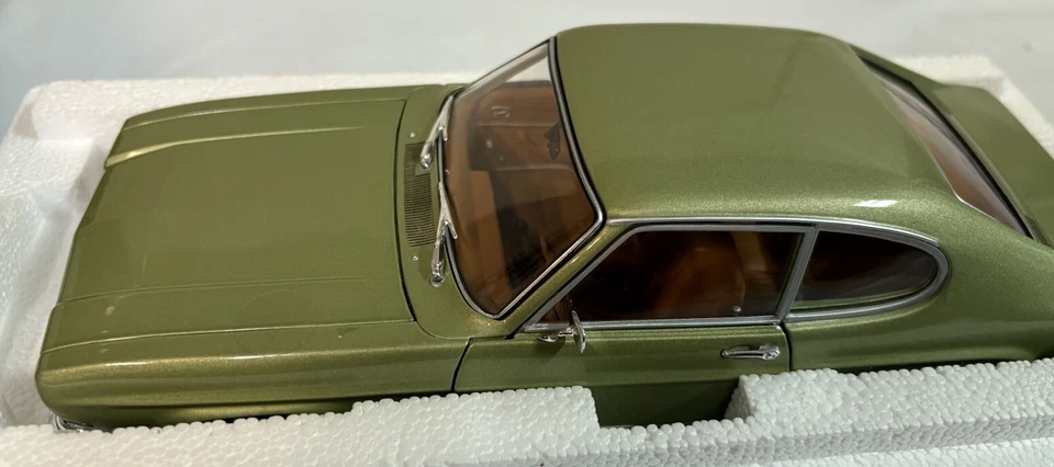 Paul's Model Art Minichamps Ford Capri 1700 GT 1969 verde modelo fundido a presión 1:18 nuevo en caja Foto 4 de 4