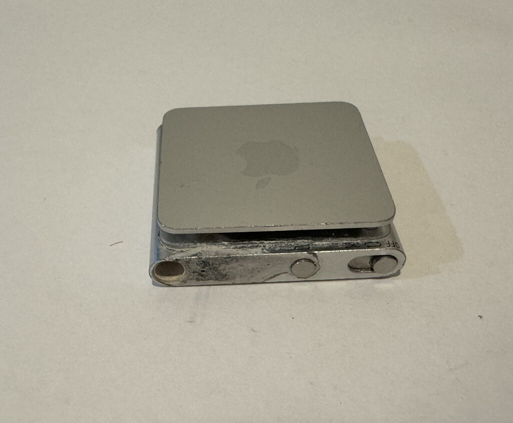 iPod Shuffle ホワイト & iPod Nano シルバー Apple iPod® shuffle 1GB (Silver) Portable digital music player