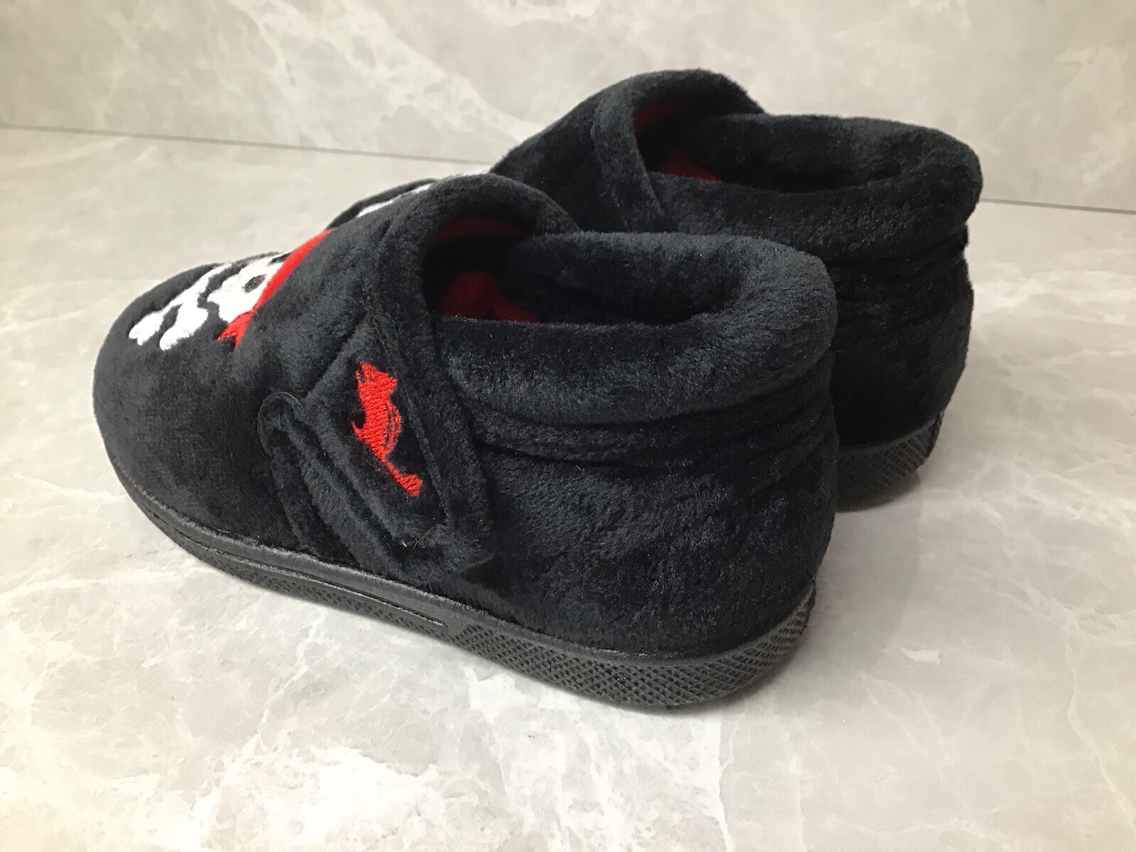 SAOLA Nuovo con scatola. UK8 (bambini). Ciabatta da barca Chipmunks. Pirata 'Jolly Roger'. Suola corretta