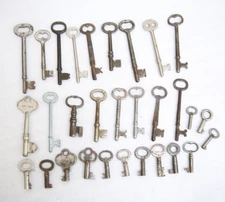 Antique Skeleton Key Lot Cabinet Door lock trunk chest clock jail prison padlock