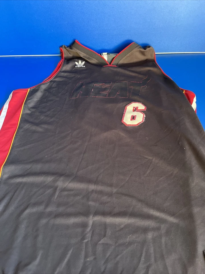Camiseta deportiva Adidas Miami Heat #6 Lebron James edición limitada 2XL - RARA usada Foto 4 de 4