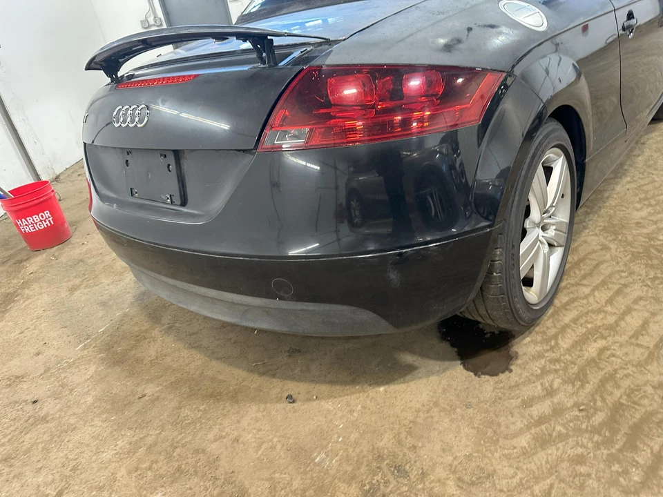 Used Rear Bumper Assembly Rear fits: 2008 Audi TT w/o park assist Rear Grade C - Image 3 of 4