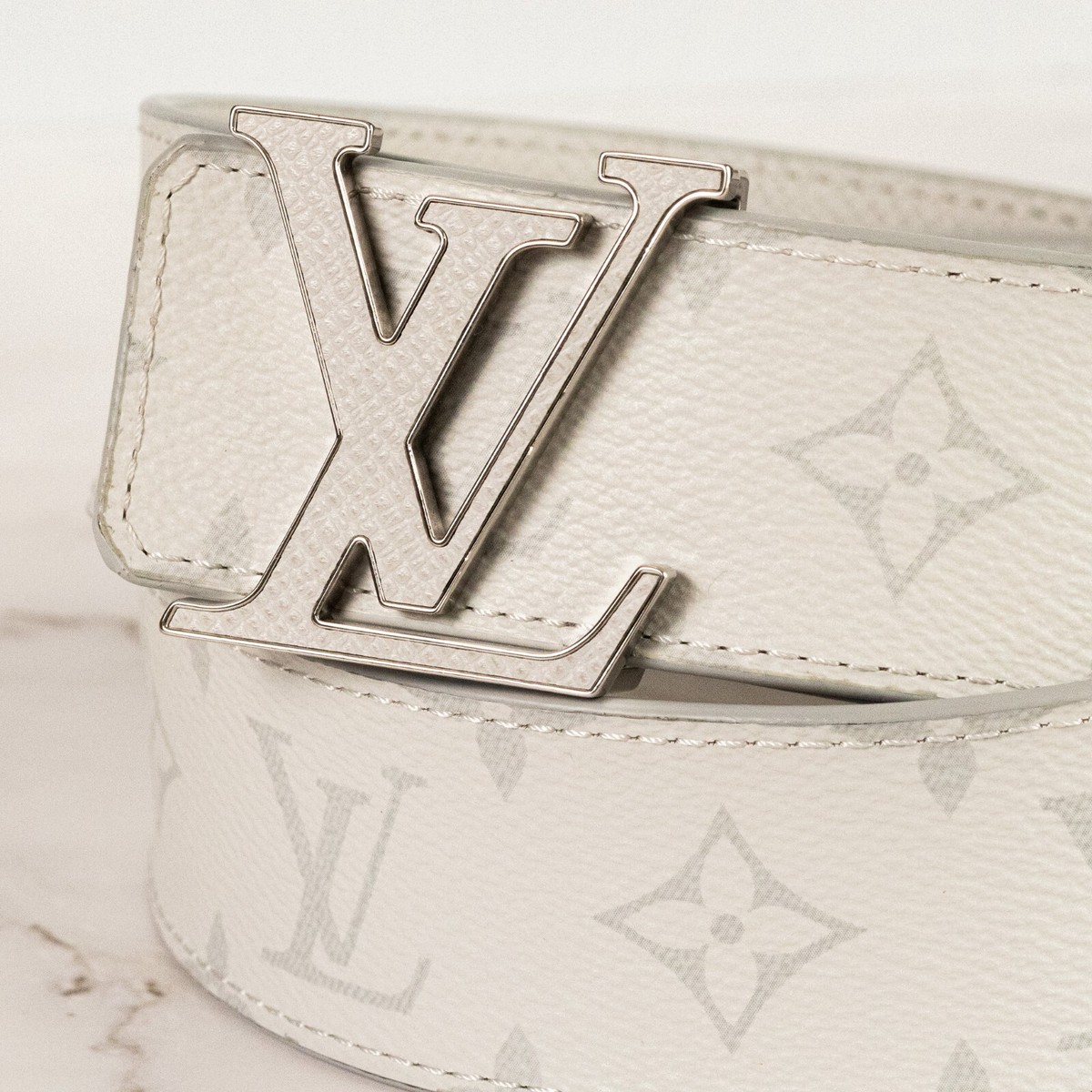 LOUIS VUITTON Ceinture Initiales Taigarama Reversible Belt LOUIS VUITTON Ceinture Initiales Taigarama Reversible Belt