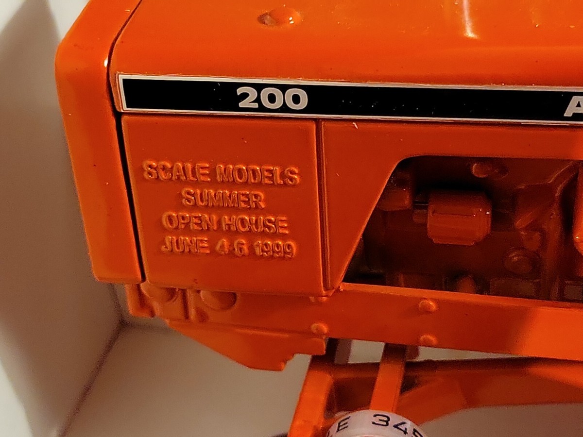 Allis Chalmers 200 1/16 Diecast Farm Tractor Replica Collectible