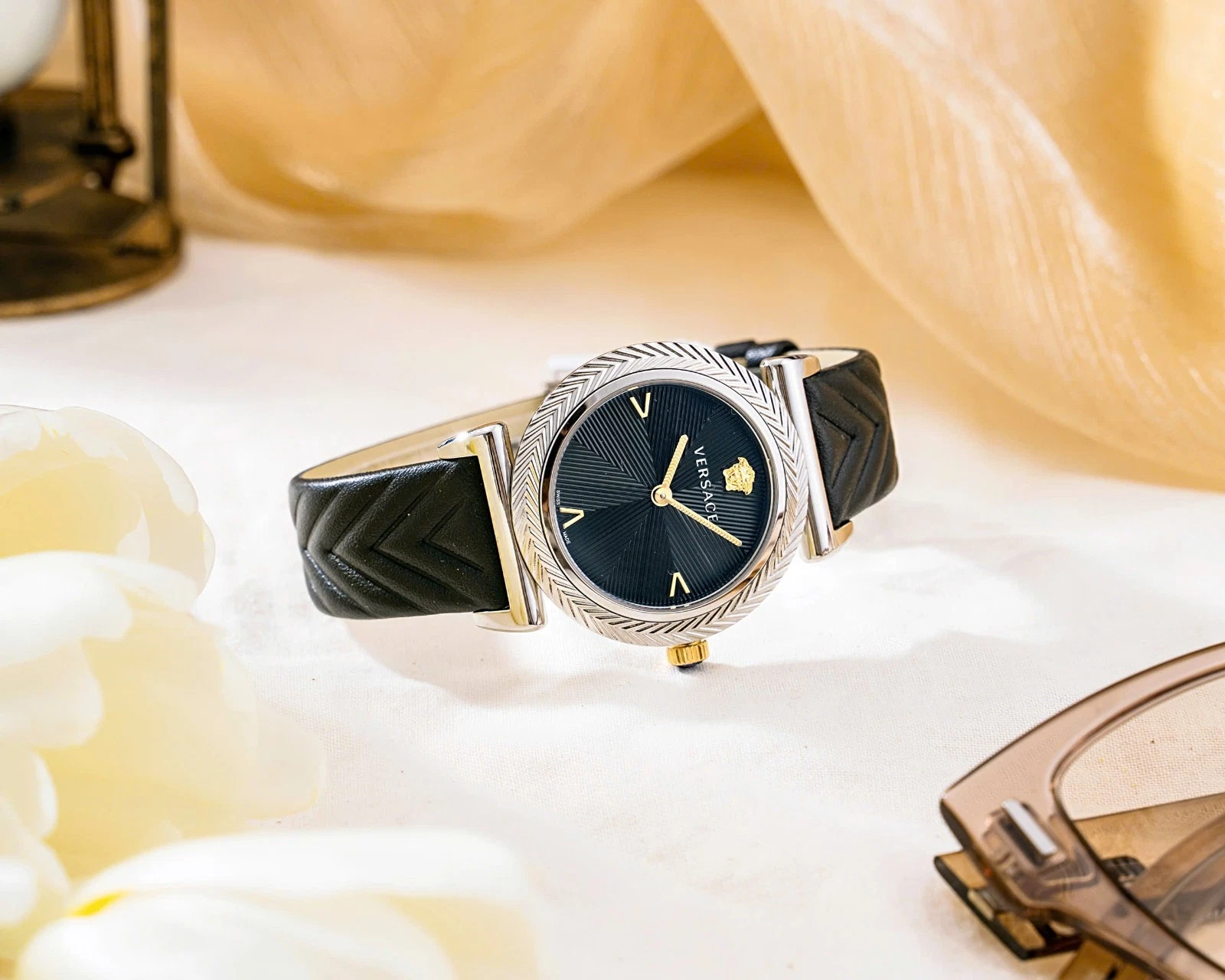 OROLOGIO DONNA VERSACE MOTIVO V VERE01619. Vendita al dettaglio: $ 1.095