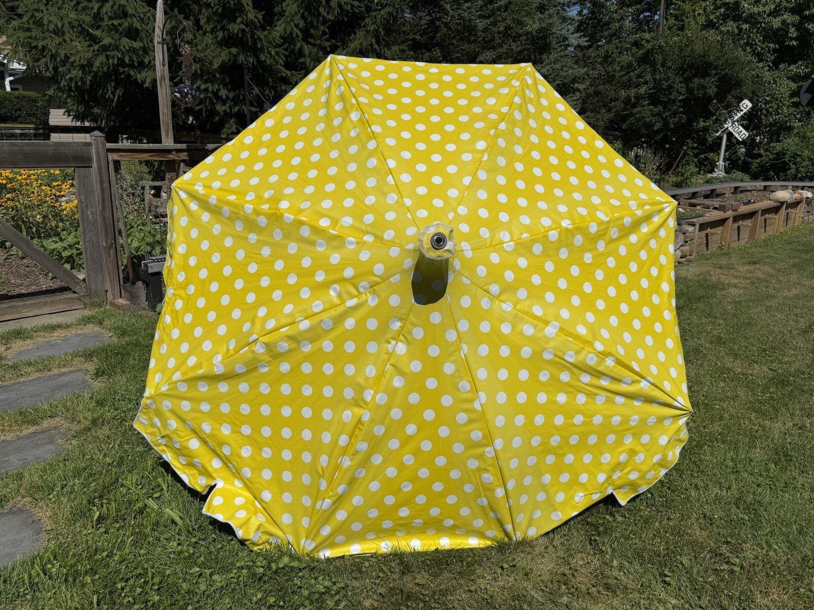 Vintage MCM Vinyl Tilting Finkel Aluminum Patio Umbrella Yellow Polkadots 8ft