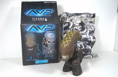VINTAGE ALIEN BIG CHAP AVP TITANS SMALL ALIEN FIGURE UNUSED NEW IN OPEN BOX