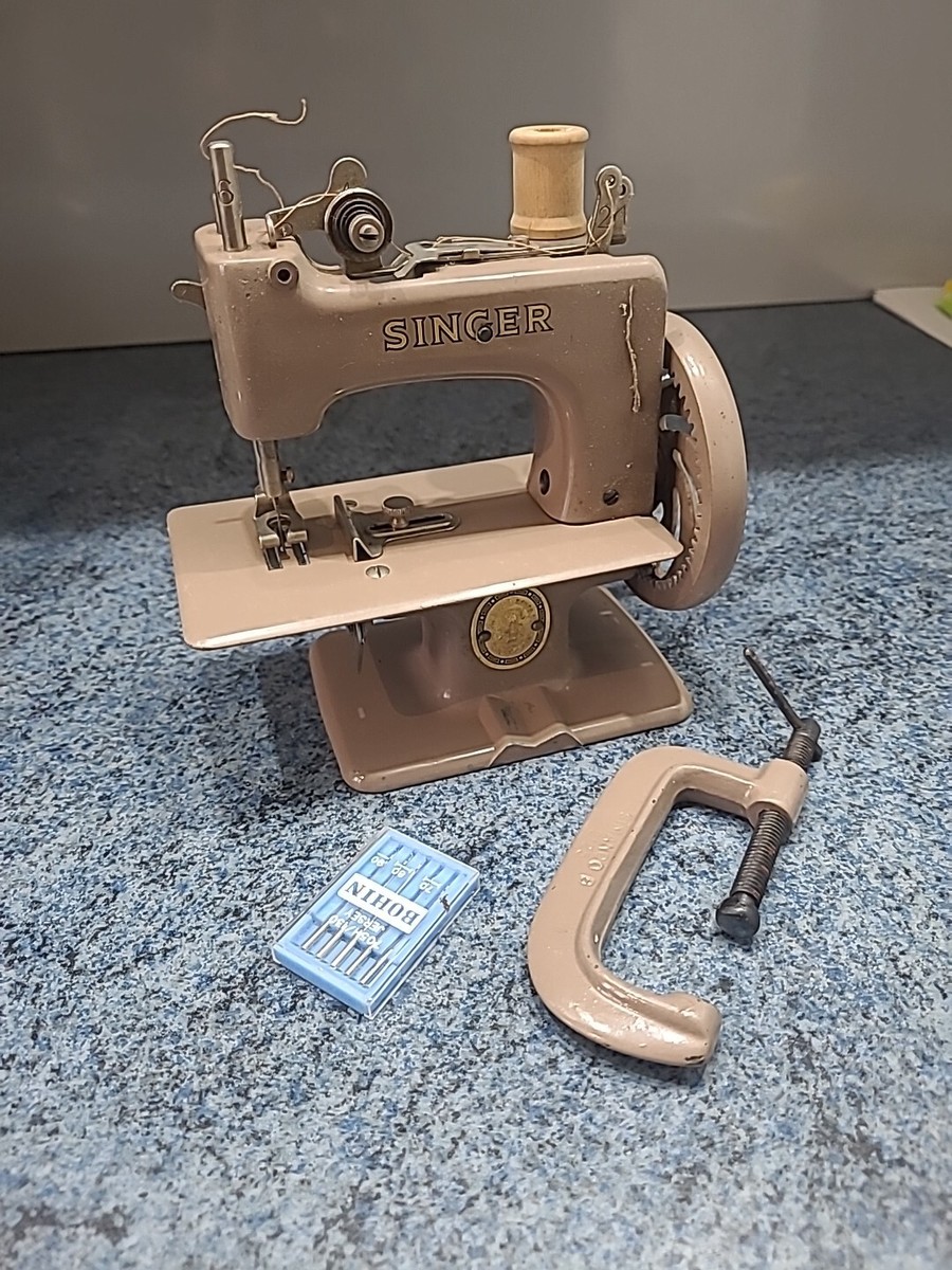 Jouet Ancien Machine à Coudre Singer – Fonte, Années 1950, état D'origine
