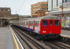 PHOTO  LT UNDERGROUND  A60 5109 AT HARROW ON THE HILL.