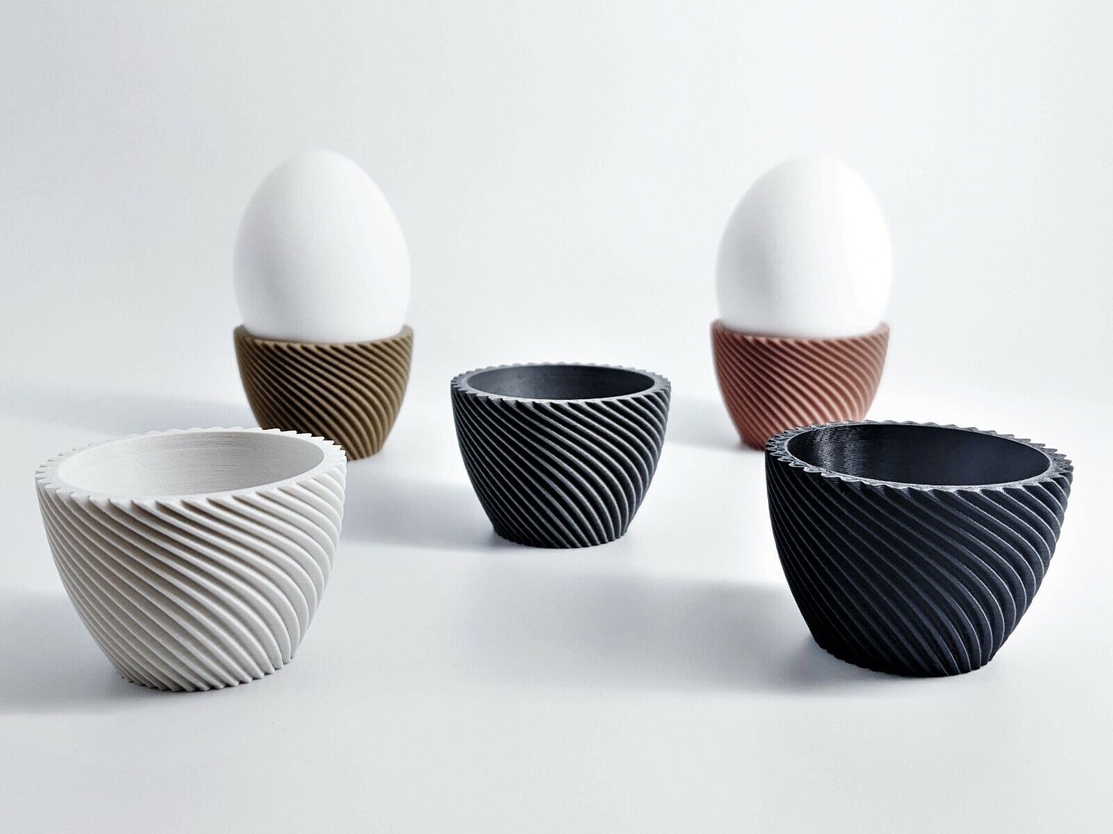 Eierbecher Sets modern in schwarz, weiß und Beton-Design