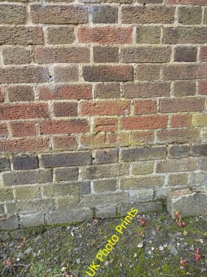 Foto 6x4 OS Benchmark - Merridale, Gebäude an der Merridale Road Wolverhamp c2015