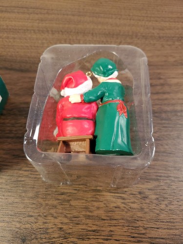 Hallmark Keepsake Ornament Checking His List 1991 6th in Series QX4339 - Picture 10 of 13