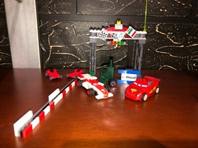 LEGO 8426 Disney Cars 2 Escape at Sea 100% Complete Set & EXTRA LEGO CARS Items!