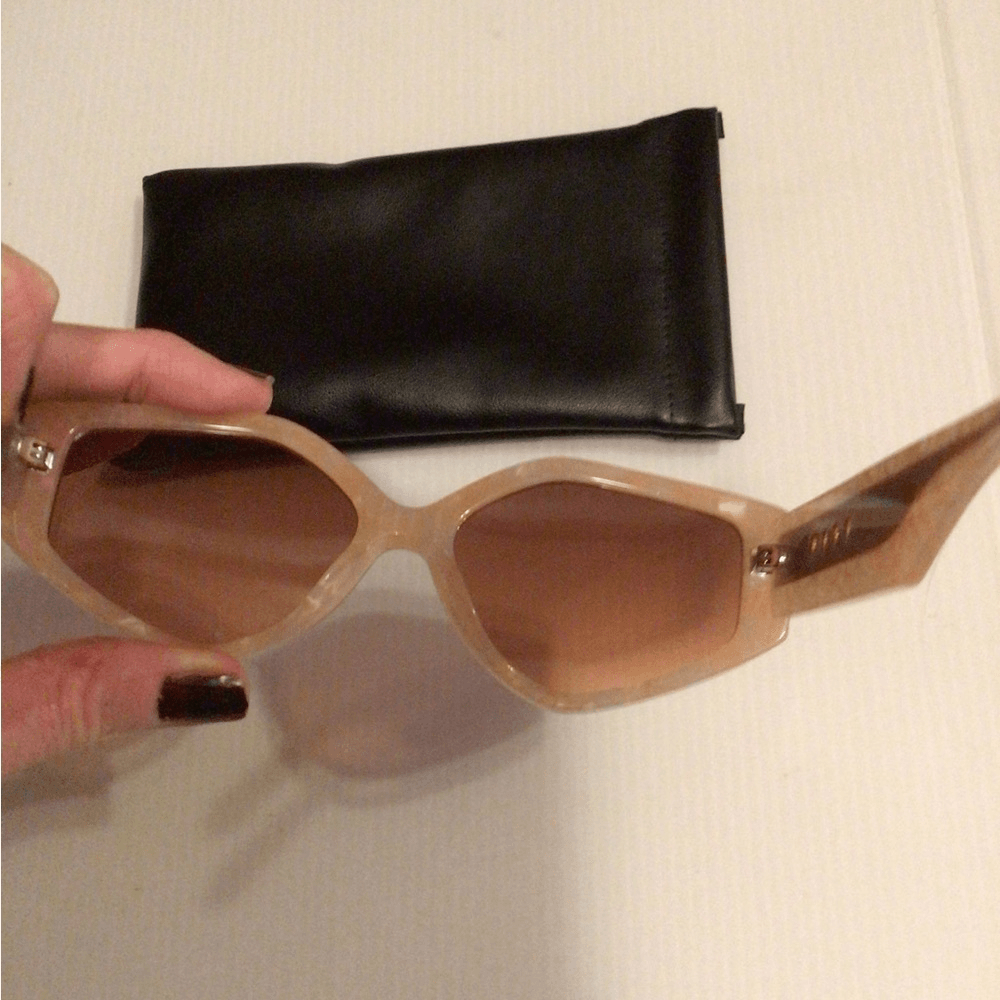 NEW! Rare Quay Hot Gossip Apricot sunglasses | eBay UK