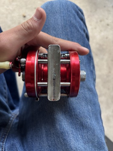 Abu Garcia Ambassadeur 5000 Vintage Baitcasting Fishing Reel Red - Picture 4 of 4