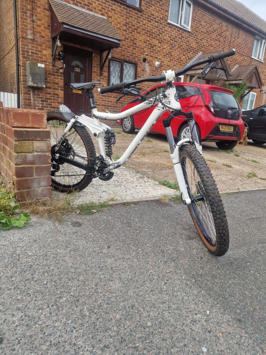 Stinky Six Kona Stinky Frame Size 2010 Kona STINKY SIX – Specs