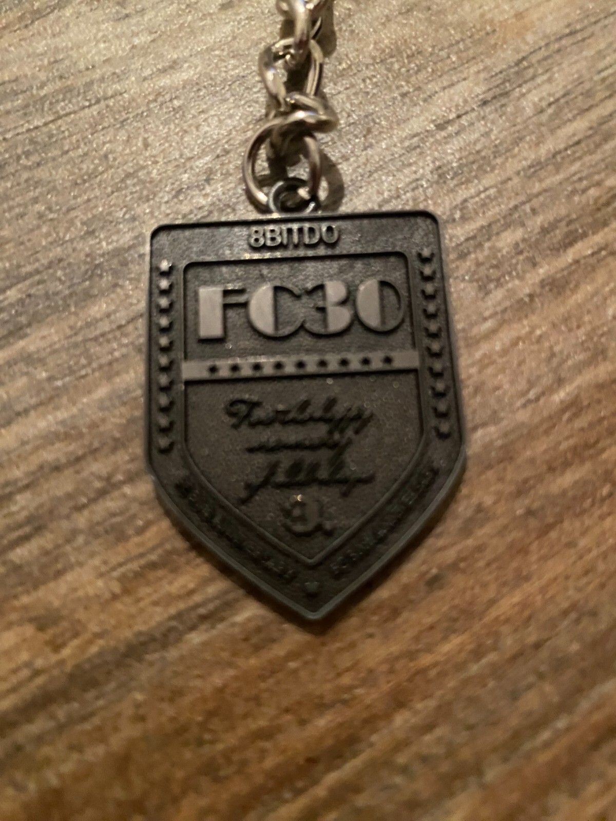 8BITDO in Memory of FC3D Keychain Keyring Gaming Controller Retro Logo Game Ad