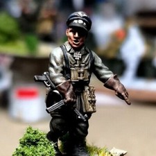 28mm WW2 Fallschirmjäger - Officer w/ Peaked Cap - Bolt Action