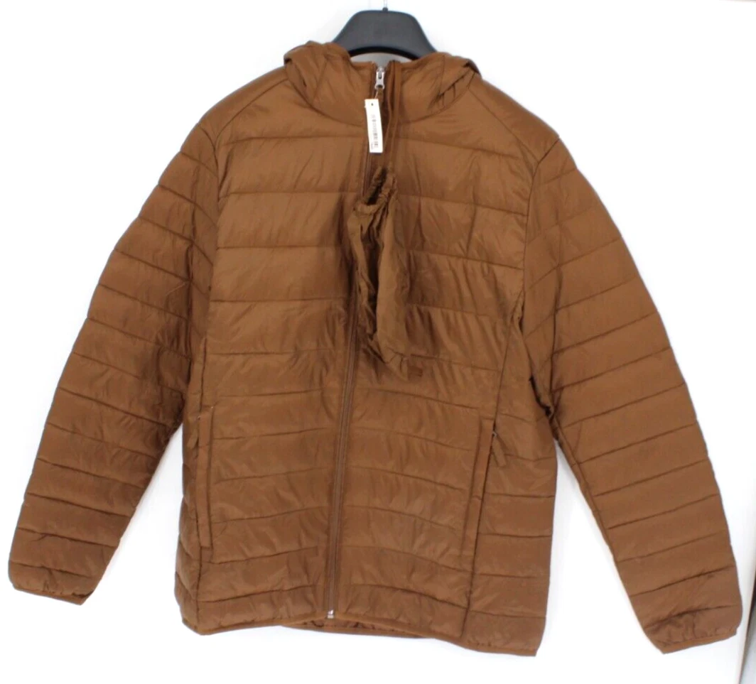Essentials Mens Lightweight Water-Resistant Packable Hooded Puffer Jacket Medium
