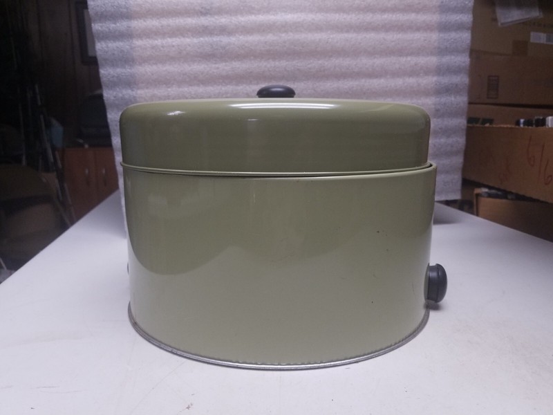 Vintage Round Cake Pan with Lid