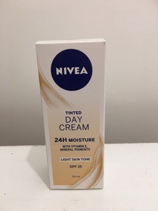 nivea tinted moisturising day cream