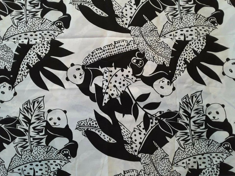 Lindo Oso Panda Textiles Llama Blanco y Negro Tela de Algodón 60" x 2 Yardas Gráfico Foto 3 de 4