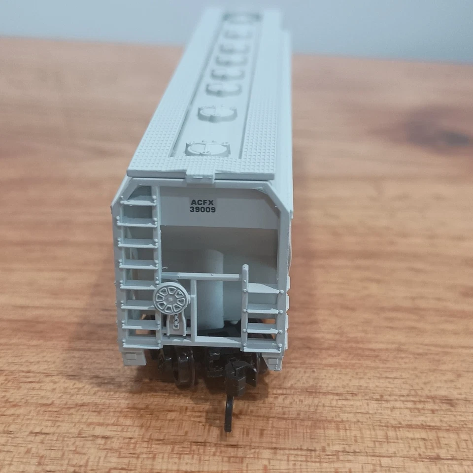 ATLAS N Scale 50 000 649 ACFX 5250 Lifeline Foods #39009 4-Hopper Car NOS  - Image 4 of 4