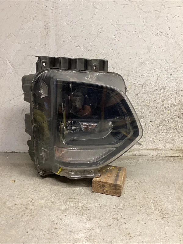 2019 2020 Hyundai Santa Fe Headlight Right RH PASSENGER Side Halogen OEM