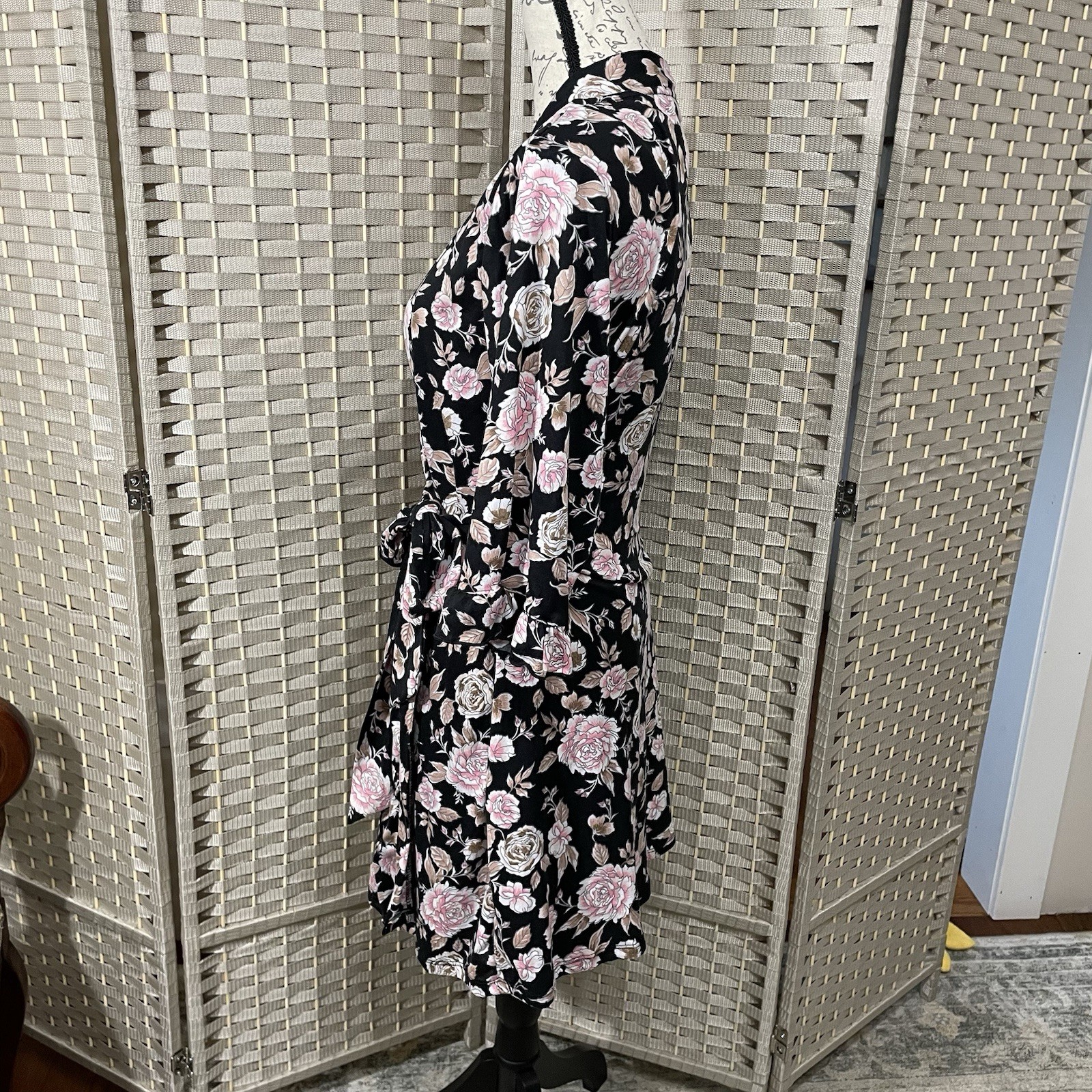 Rene Rofe Sleepwear Short Knit Robe & Gown Set Size M Black & Pink Floral Ruffle