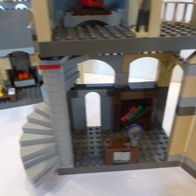 LEGO Harry Potter 4709 Hogwarts Castle 99.9 Complete w/ Minifigs Manual (no box)