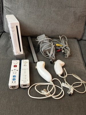 Nintendo Wii Bundle Cables and Controllers with Nunchucks Tested and Working