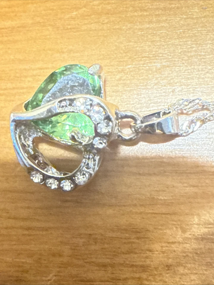 Colar de prata esterlina duplo em forma de coração com gema verde e strass 16"" - Imagem 4 de 4