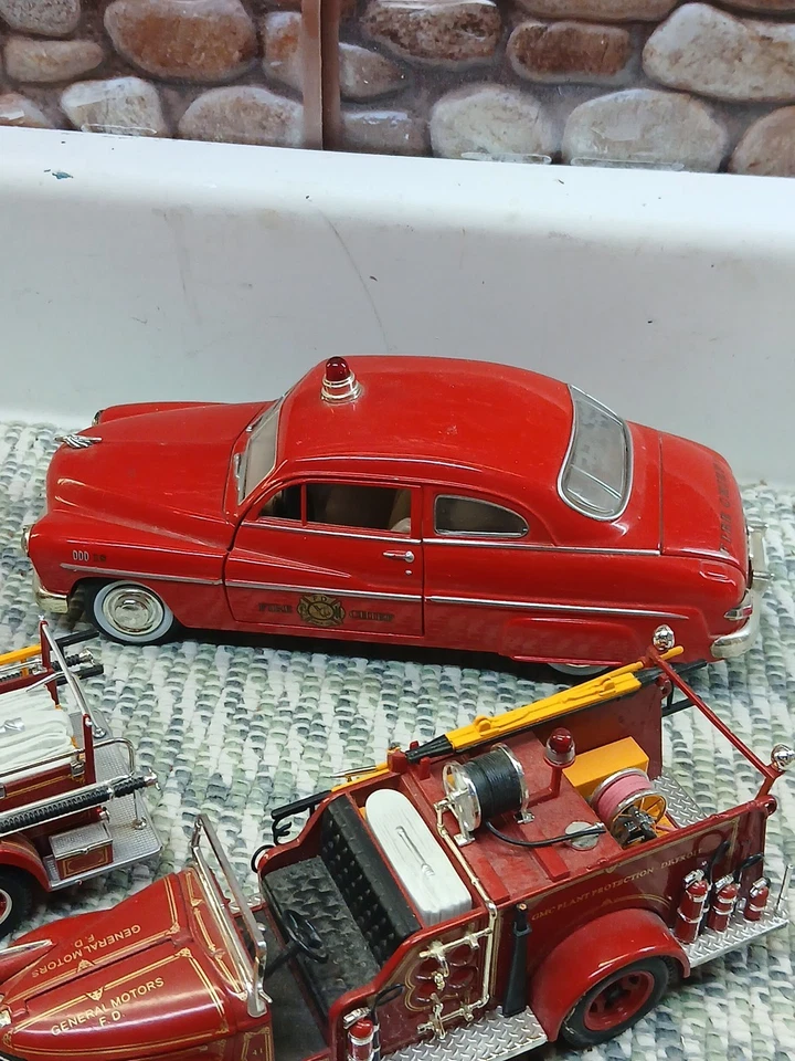 11-Diecast Fire Dept  1/64th To 1/24th Scale Corgi Matchbox,national Museum Used - Image 2 of 4