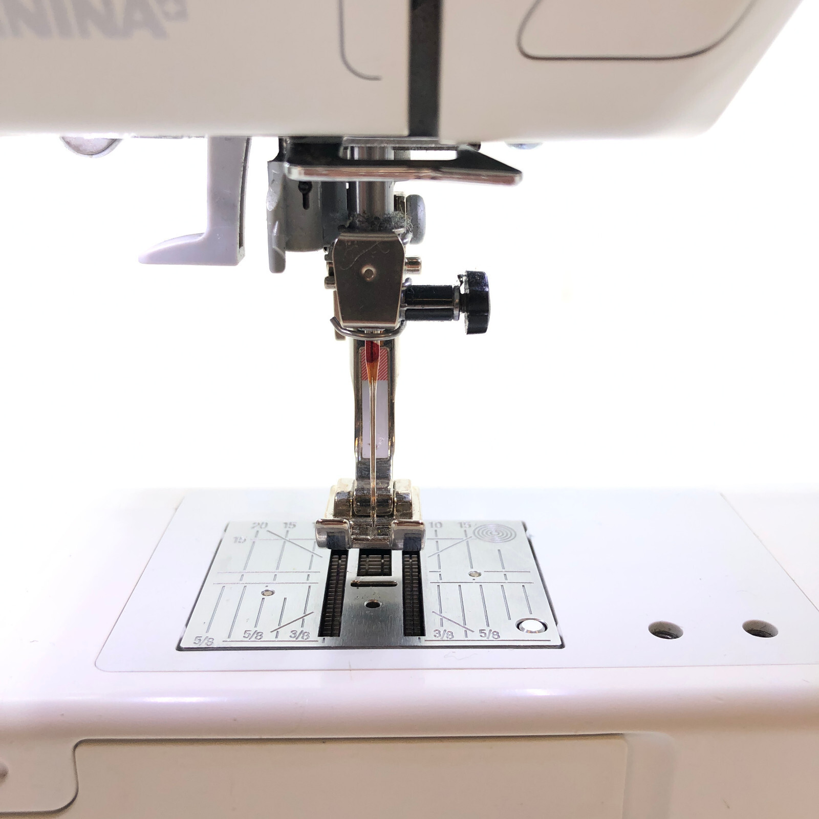 Bernina B330 Sewing Machine w/ Pedal, Size 1 Foot, Dust Cover Tested