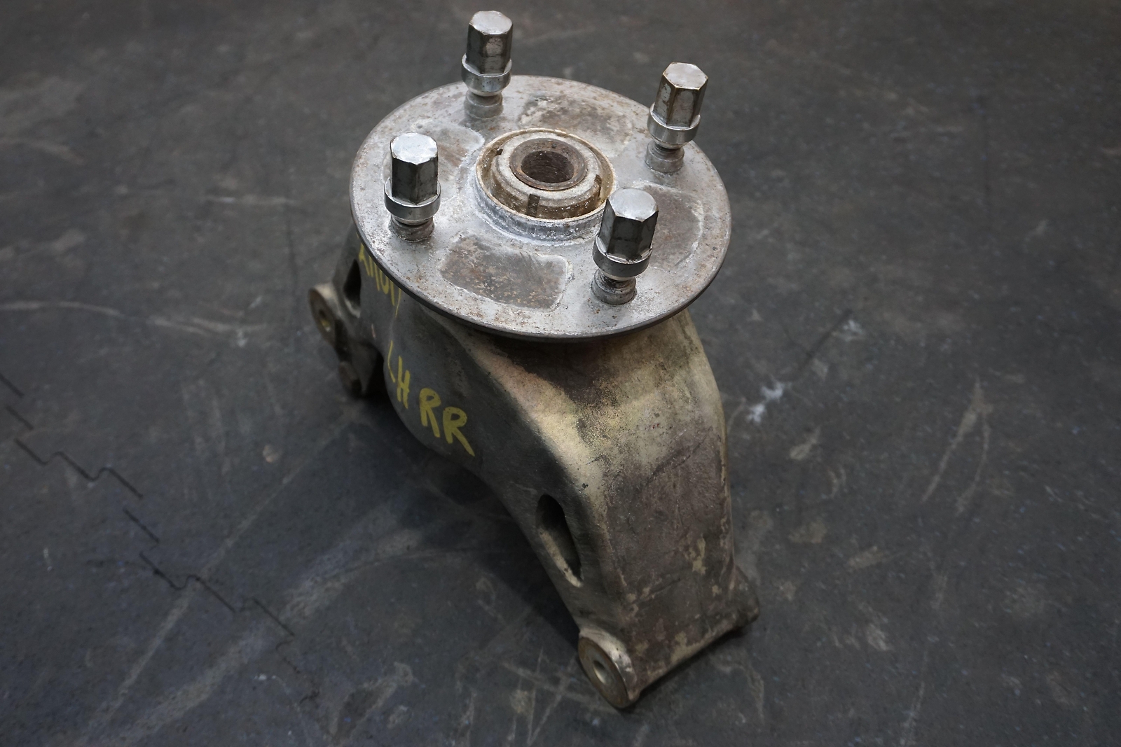 Rear Left Driver Side Spindle Knuckle Stub Axle Assembly OEM Maserati Merak 1975