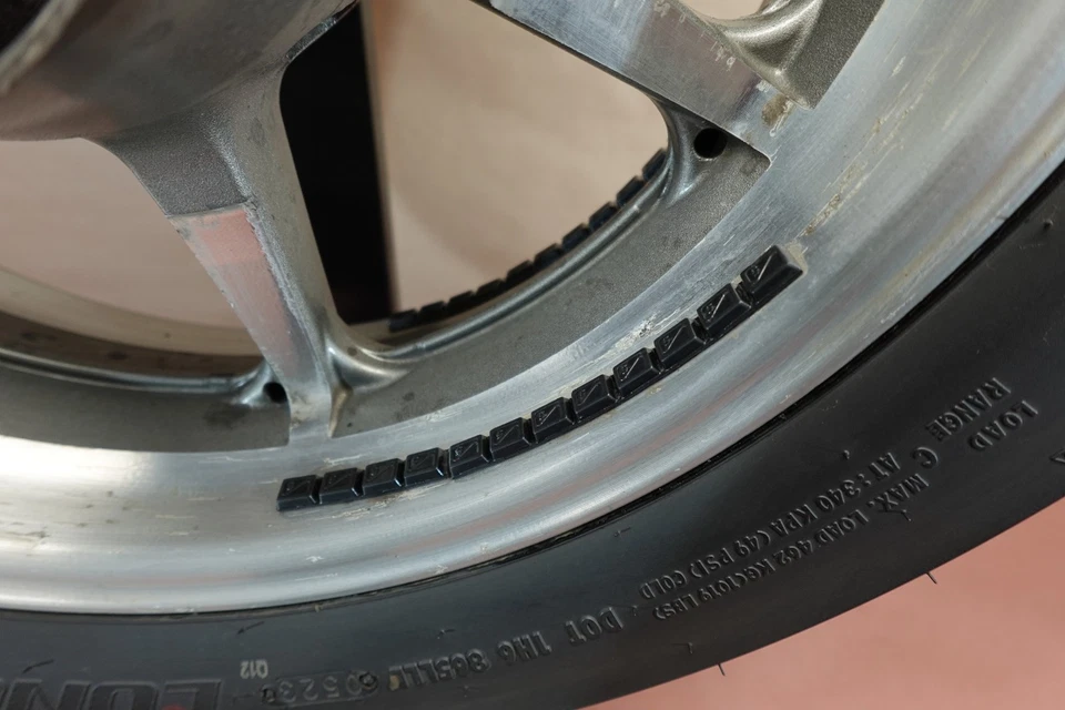 Roda traseira aro pneu SHINKO Yamaha VStar 1300 V Star XVS1300 2007-2015 180/65 B16 - Imagem 3 de 4